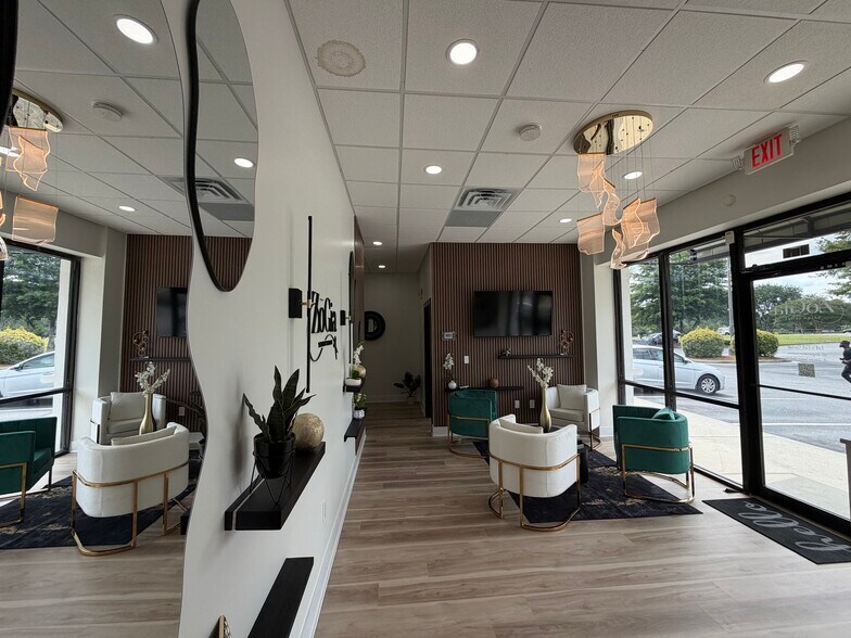More Photos Of 5770 Peachtree Industrial Blvd, Norcross Storefront For Lease