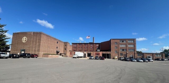 More Photos Of 1642 Broadway Ave NW, Grand Rapids Manufacturing For Lease