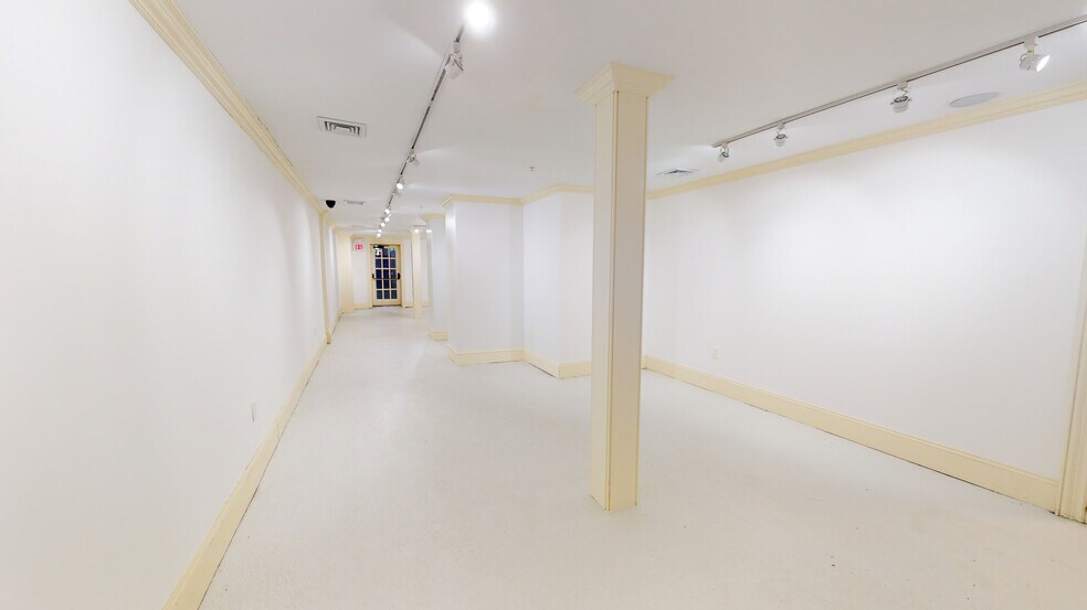 More Photos Of 33 Main St, Nantucket Storefront Retail Office For Sale