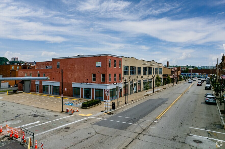 More Photos Of 2301-2317 E Carson St, Pittsburgh Office For Lease