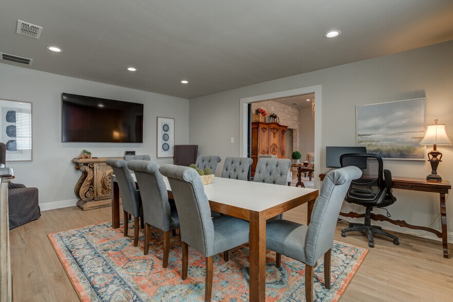 More Photos Of 604 E County Road 7200, Lubbock Office Residential For Sale