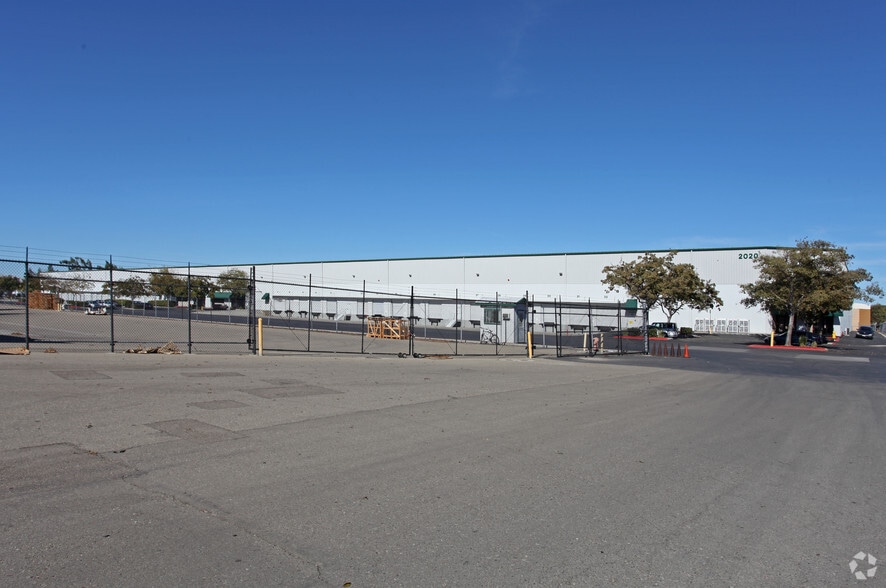 More Photos Of 2020 N MacArthur Dr, Tracy Warehouse For Lease