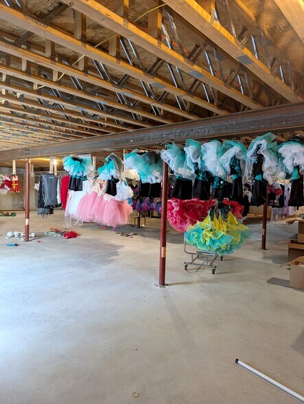 More Photos Of 1110 School st, Hillsboro Flex For Sale