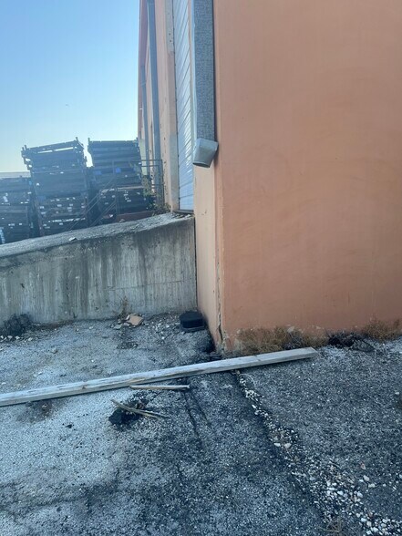 More Photos Of 3911-3929 E IH-10, San Antonio Light Manufacturing For Sale