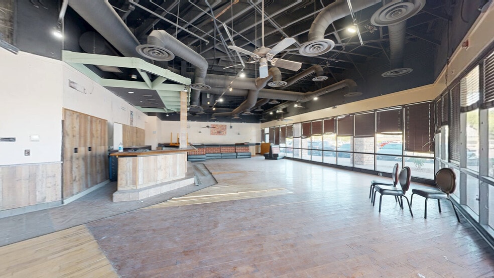 More Photos Of 9620 N Metro Pky W, Phoenix General Retail For Sale