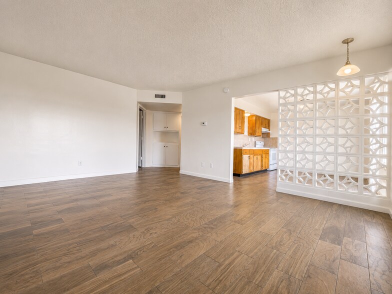 More Photos Of 1500 Owens St, Bakersfield Multifamily For Sale
