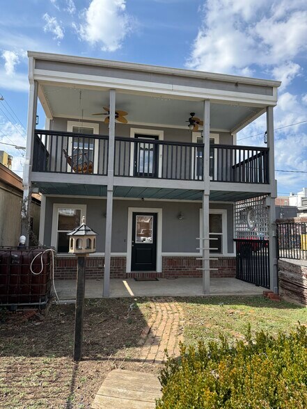 More Photos Of 122 S Main St, Bentonville Office Residential For Lease