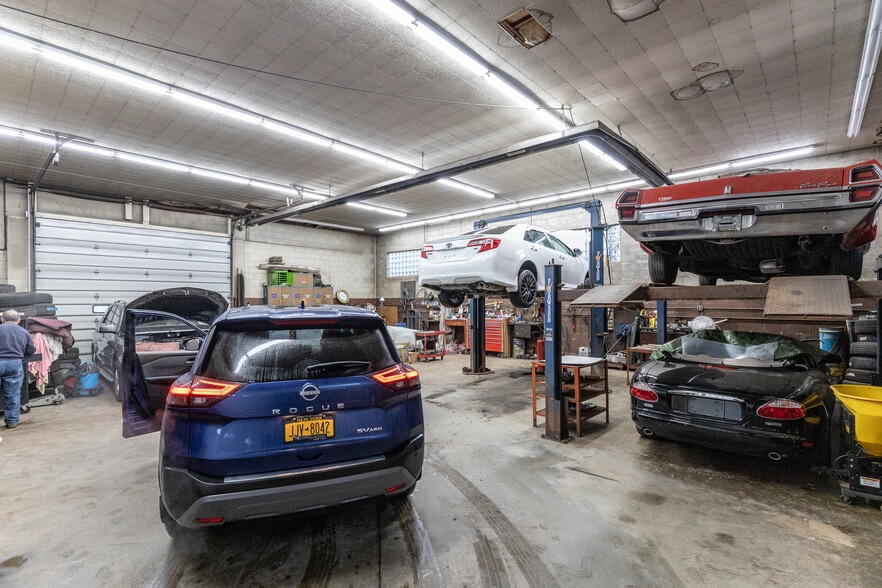 More Photos Of 252 Kenmore Ave, Buffalo Auto Repair For Sale