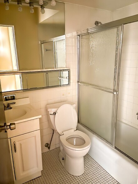 More Photos Of 2629 N Hampden Ct, Chicago Apartments For Sale