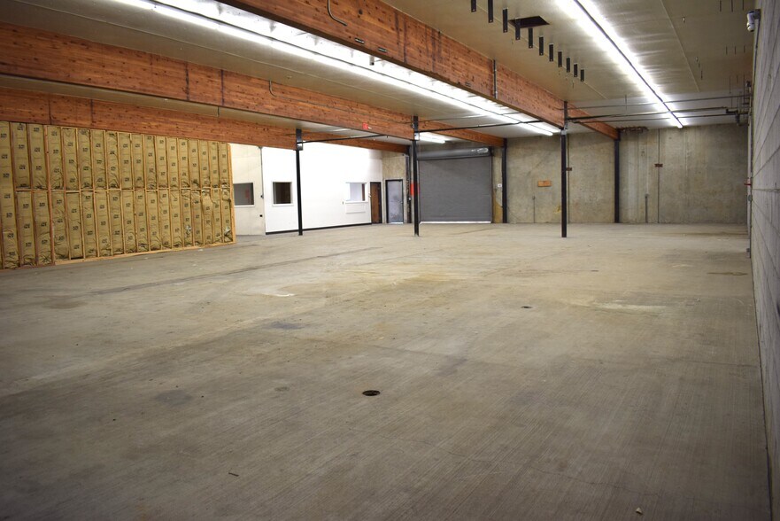 More Photos Of 613 Pacific Ave S, Kelso Distribution For Lease