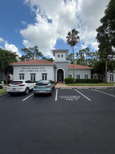 More Photos Of 9160 Galleria Ct, Naples Medical For Lease