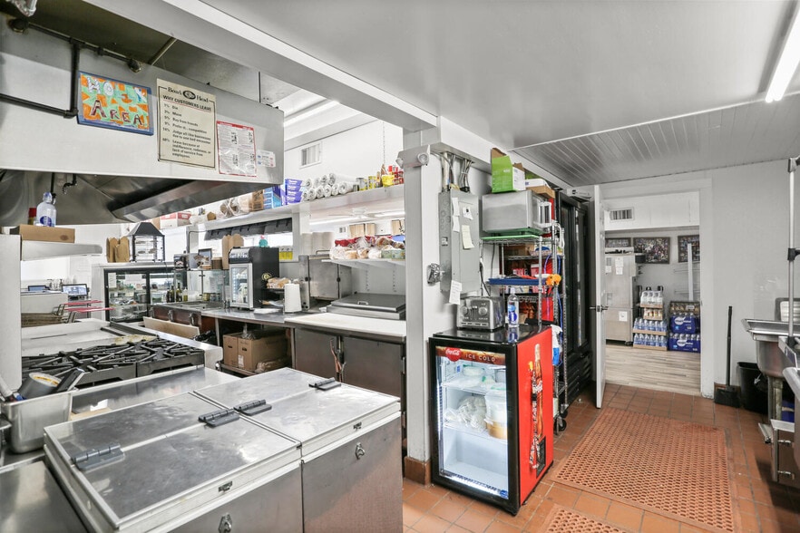 More Photos Of 222 Hillspoint Rd, Westport Restaurant For Lease