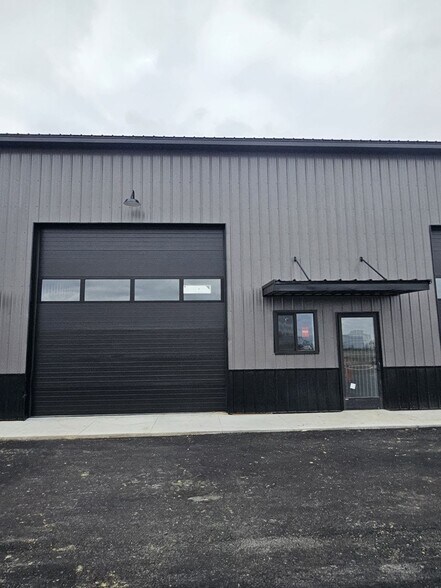 More Photos Of 71 N Kings Chapel Dr, Troy Light Manufacturing For Sale