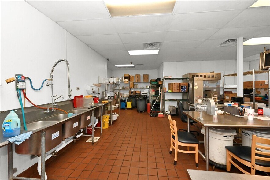 More Photos Of 812 Main St NE, Hanceville Fast Food For Sale