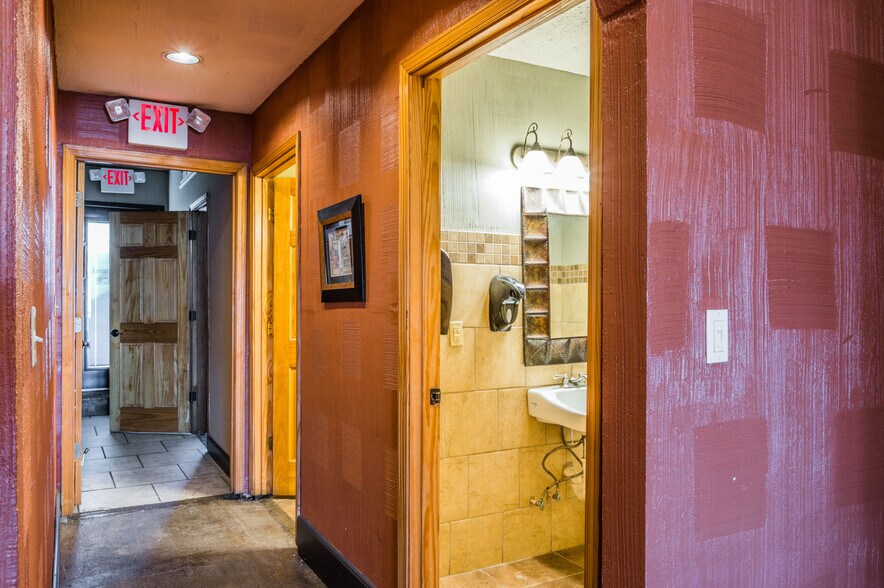 More Photos Of 1026-1038 Chestnut St, Bowling Green Restaurant For Sale