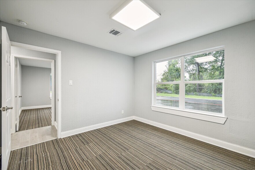 More Photos Of 28011 High Meadow Rd, Tomball Office Residential For Lease