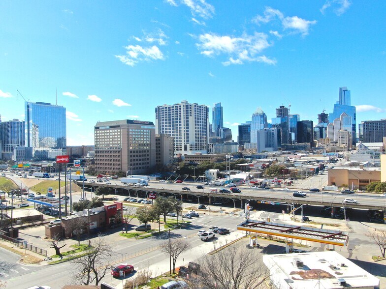 More Photos Of 902 E 7th St, Austin Office For Lease