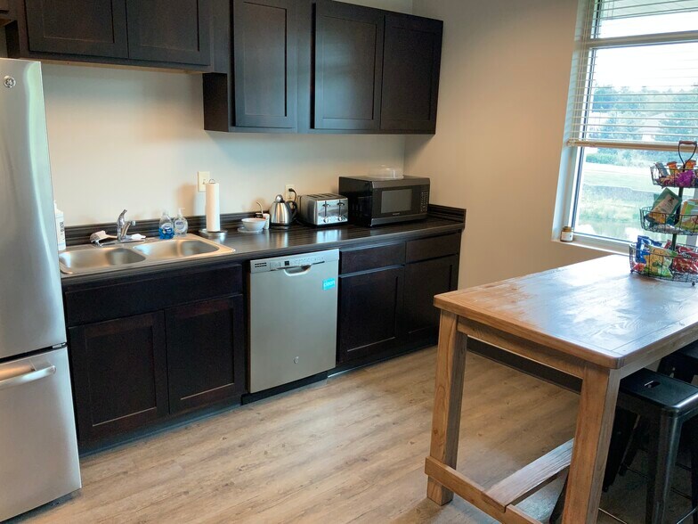 More Photos Of 4501 S 86th St, Lincoln Office For Lease