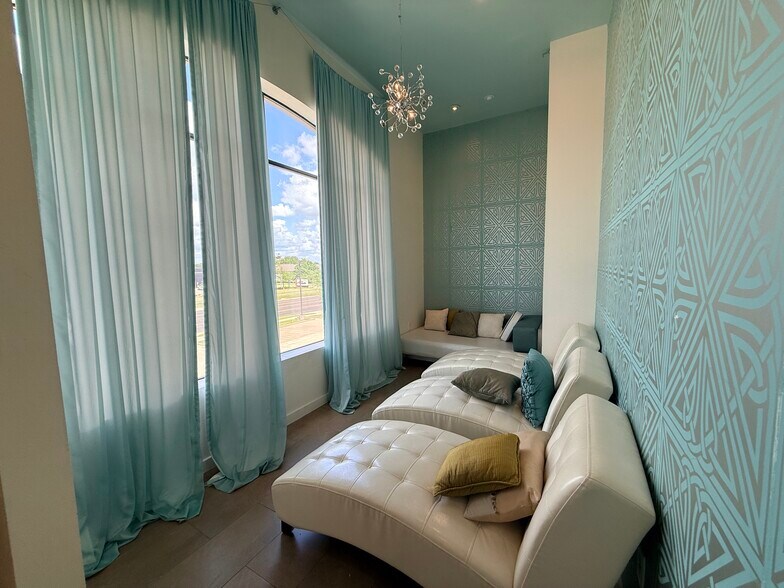 More Photos Of 2140 W Grande Blvd, Tyler Medical For Lease