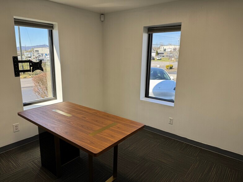 More Photos Of 2029 Brookside Ln, Kingsport Industrial For Sale