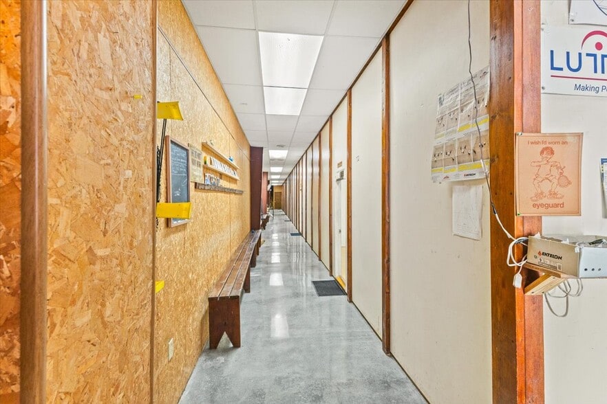 More Photos Of 309 E Springbrook Dr, Johnson City Flex For Lease