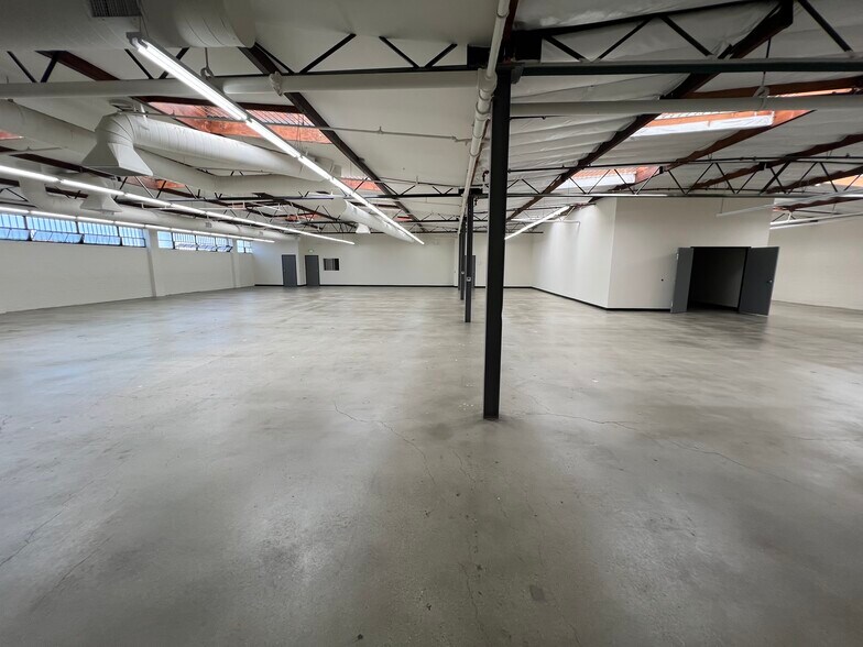 More Photos Of 1926 E 14th St, Los Angeles Warehouse For Lease
