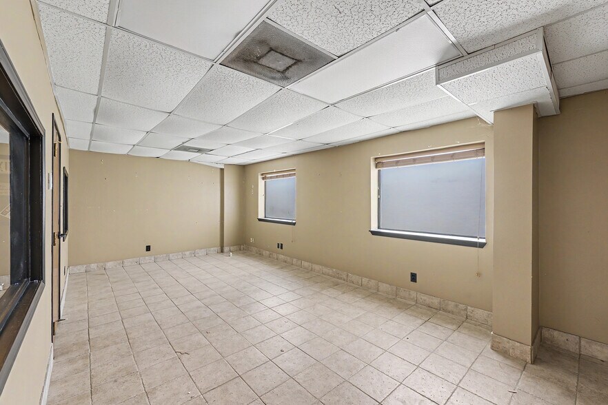 More Photos Of 3807 Oates Rd, Houston Showroom For Lease