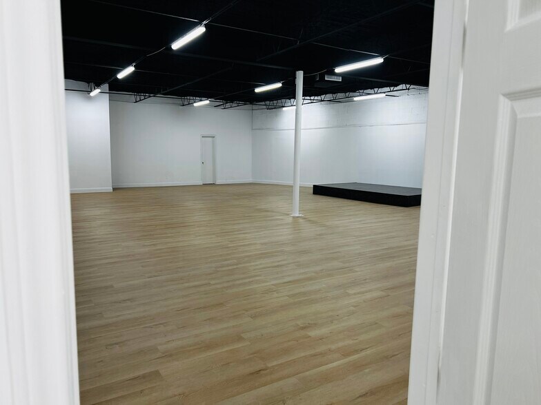 More Photos Of 2912 N Macarthur Blvd, Irving Medical For Lease