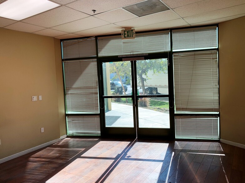 More Photos Of 8580 Avenida De La Fuente, San Diego Manufacturing For Lease