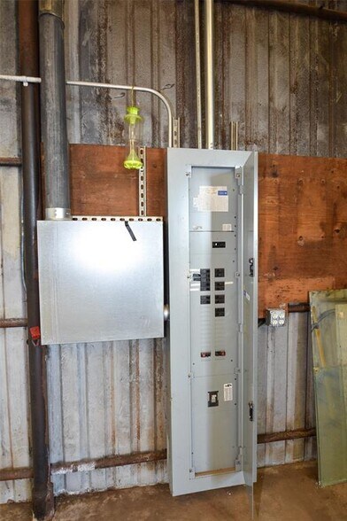 More Photos Of 3554 S Robinson Dr, Robinson Warehouse For Sale