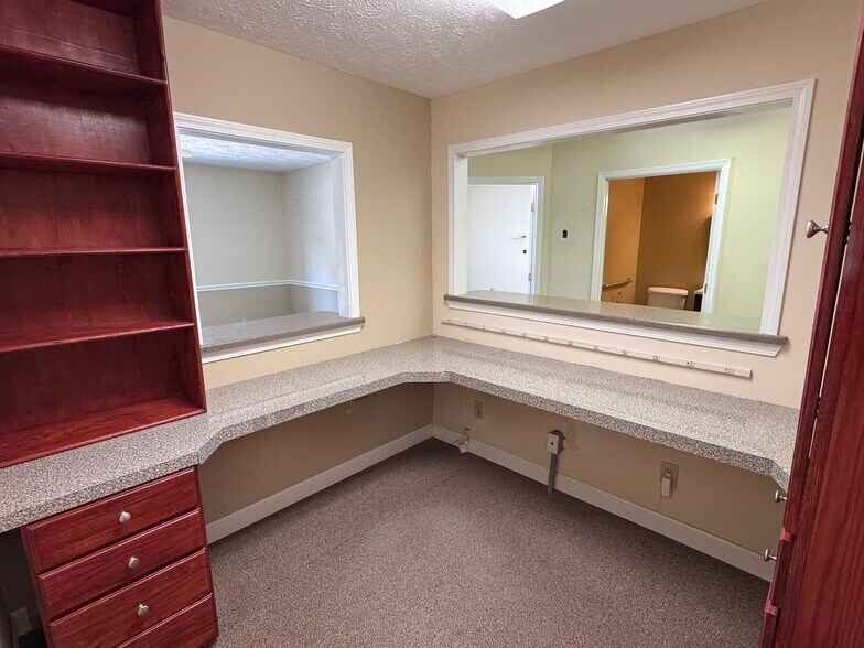 More Photos Of 471 S Main St, Cleveland Office For Sale