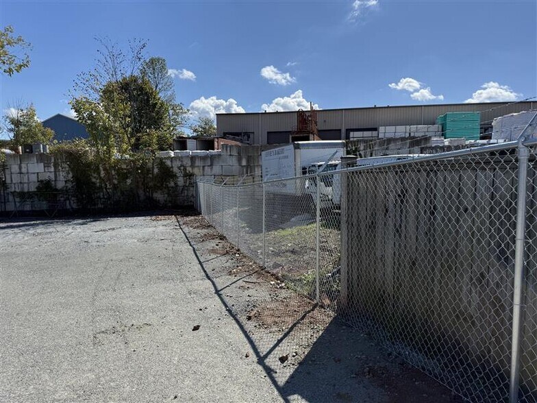 More Photos Of 8395 Euclid Ave, Manassas Park Warehouse For Lease