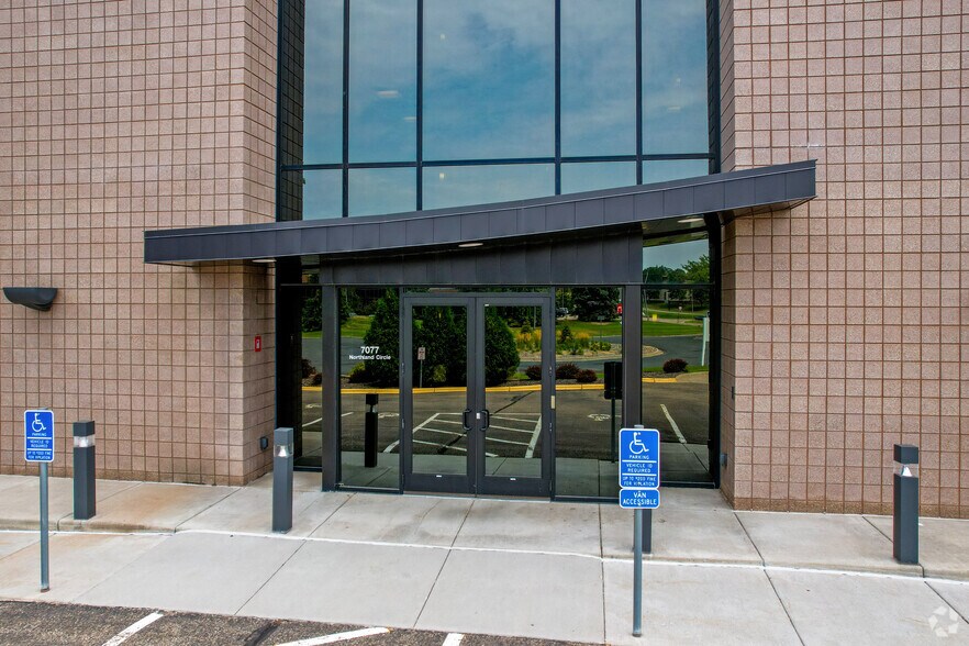 More Photos Of 7077 Northland Cir, Brooklyn Park Office For Lease