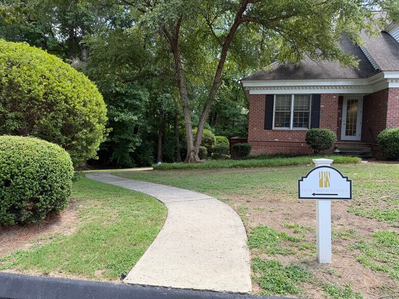 More Photos Of 120 Applecross Rd, Pinehurst Office For Lease