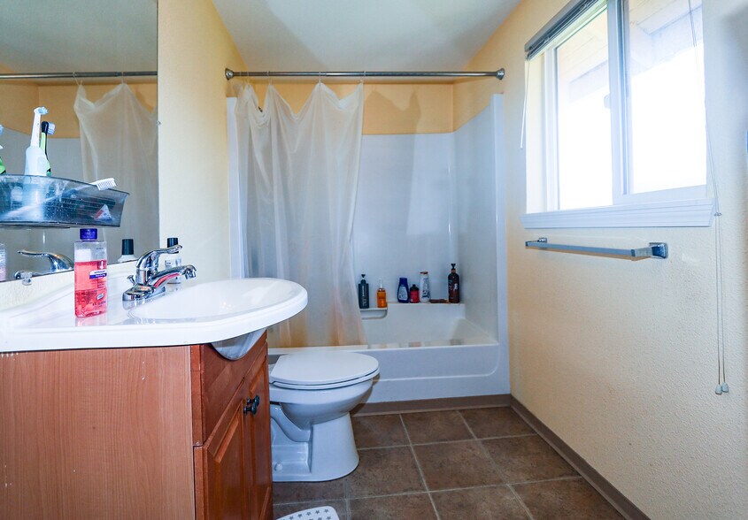 More Photos Of 814 Lincoln St, Hoquiam General Retail For Sale
