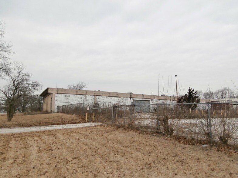 More Photos Of 80-90 North St, Park Forest Manufacturing For Lease