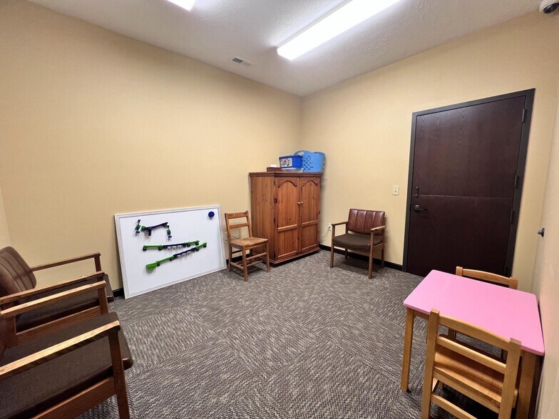 More Photos Of 1002 E Philip Ave, North Platte Office For Sale