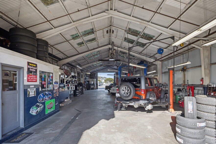 More Photos Of 25 Market St, San Rafael Service For Sale