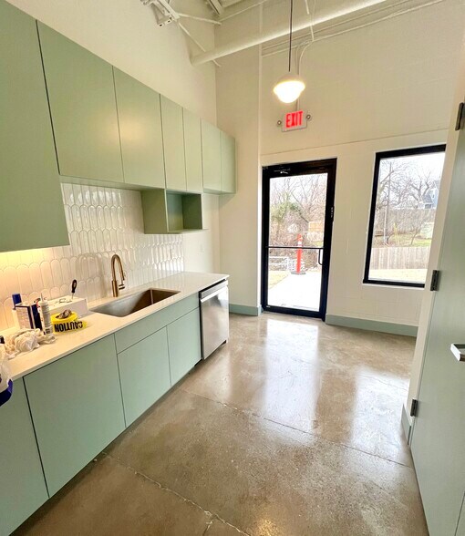 More Photos Of 142 5th St, Edmond Specialty For Lease