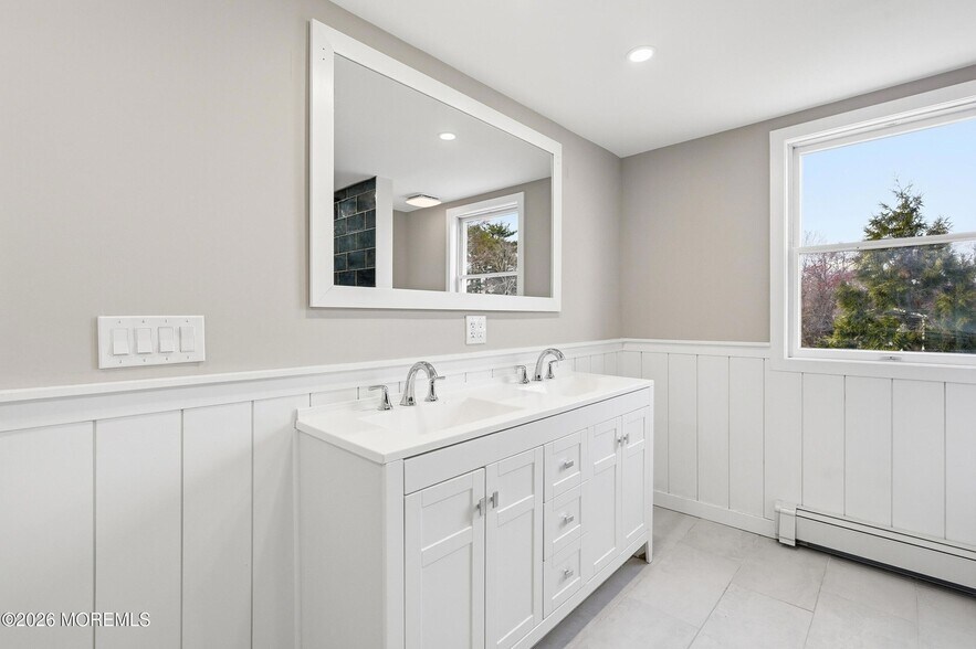 More Photos Of 75 Main St, Waretown Flex For Sale