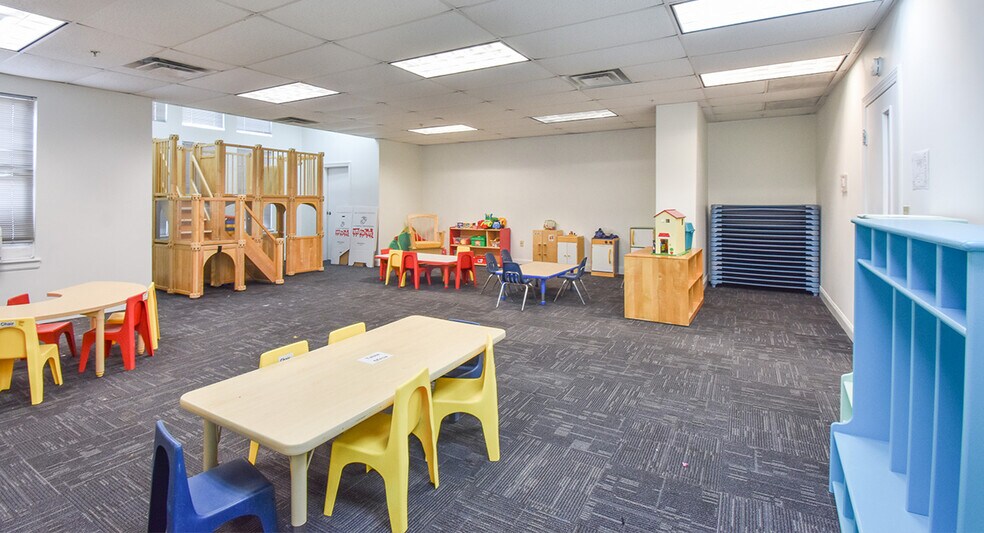 More Photos Of 4301 9th St SE, Washington Office For Sale