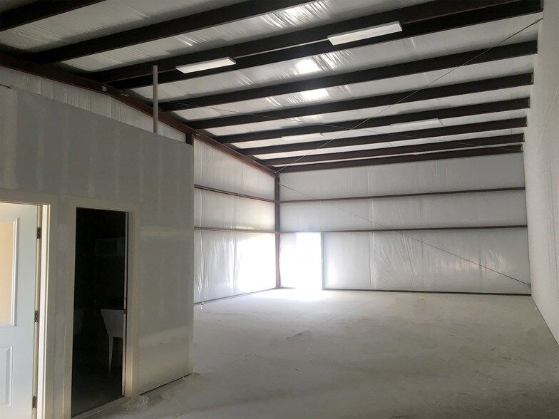 More Photos Of 520 County Road 108, Hutto Warehouse For Lease