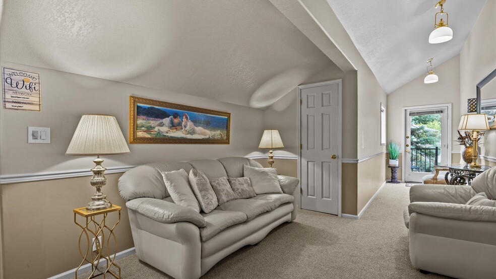 More Photos Of 118 6TH Ave, Ouray Hotel For Sale