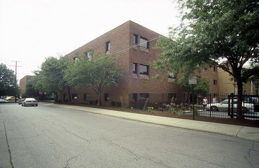 More Photos Of 100-114 W 3rd Ave, Columbus Medical For Lease