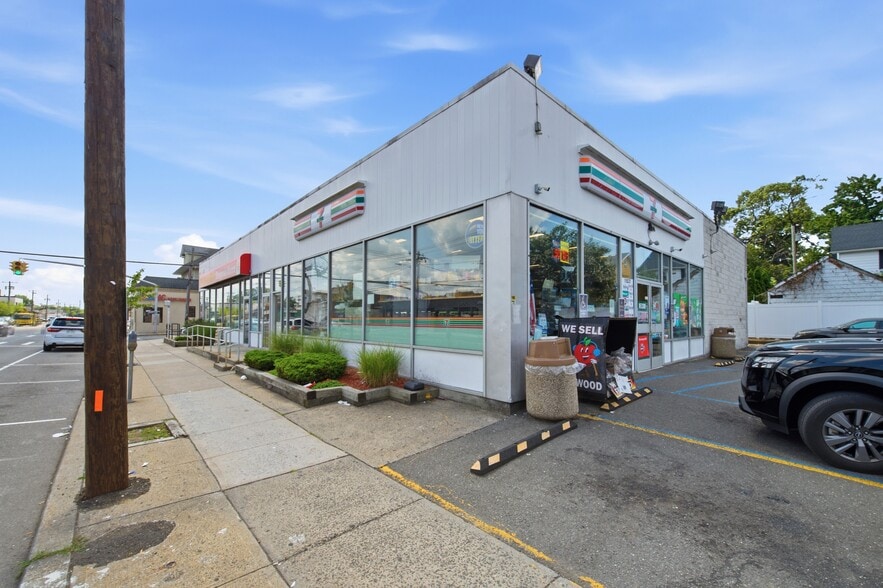 More Photos Of 58-60 E Merrick Rd, Valley Stream Freestanding For Sale
