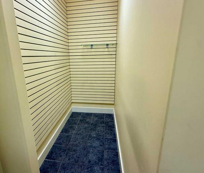 More Photos Of 5212 48 St, Red Deer Office For Lease