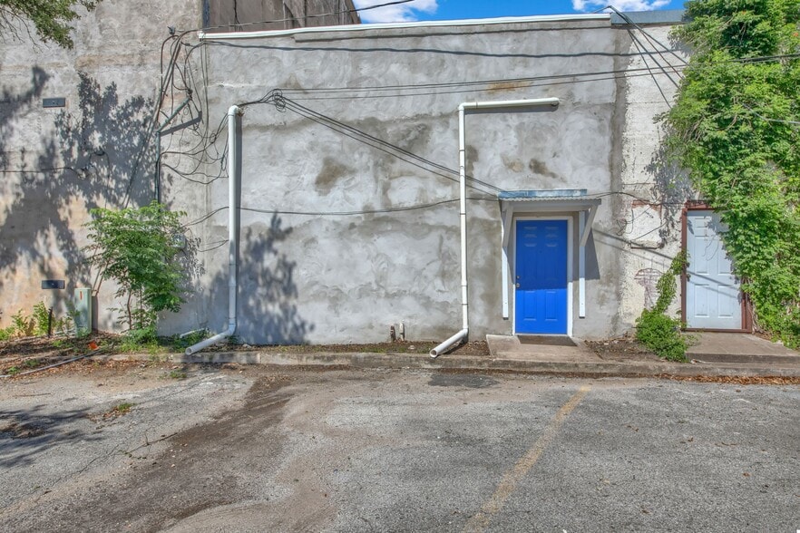 More Photos Of 202 N Main St, Taylor Loft Creative Space For Sale