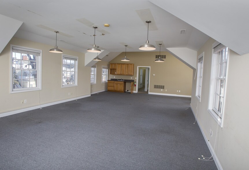 More Photos Of 30 W Bridge St, New Hope Freestanding For Lease