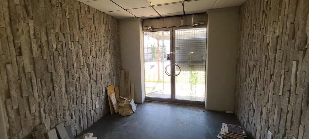 More Photos Of 2333 Joe Field Rd, Dallas Light Manufacturing For Lease
