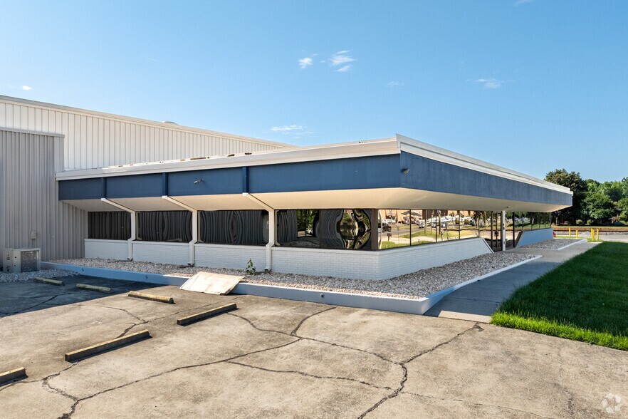 More Photos Of 11707 Steele Creek Rd, Charlotte Manufacturing For Lease